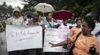 Myanmar'daki Rohingyalar Danışma Komisyonu Karşıtı Protesto