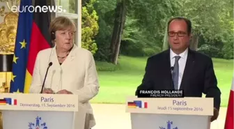 Merkel ve Hollande Bratislava Zirvesi Öncesi Paris'te Görüştü