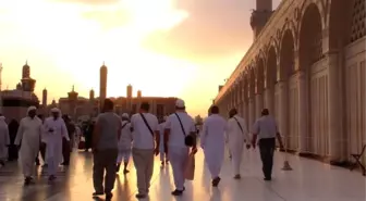 Hacılar, Medine'deki Kutlu Mekanları Ziyaret Ediyor