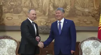 Kırgızistan Cumhurbaşkanı Atambayev, Rusya Devlet Başkanı Putin ile Bir Araya Geldi