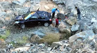 Uçuruma Yuvarlanan Otomobilde Baba Öldü, 2 Çocuğu Yaralandı