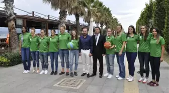 Doğan, Bayan Basketbolcularla Buluştu