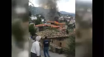 Denizli'de Çıkan Yangında 5 Ev Zarar Gördü