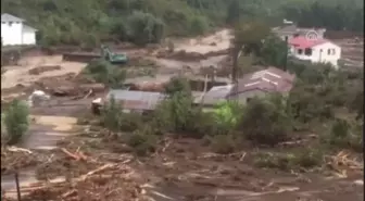 Etkili Olan Sağanak, Heyelan ve Su Baskınlarına Yol Açtı (1)