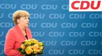 Merkel Beş Seçim Yenilgisinden Sonra Başbakanlığa Yine Aday Olacak Mı?