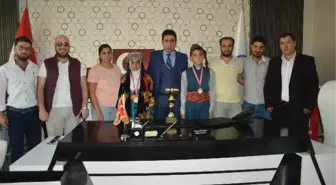 Şampiyon Gençler, Akil Gençler'i Ziyaret Etti