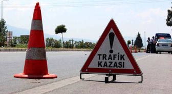 İki Otomobil Kafa Kafaya Çarpıştı: 3 Yaralı