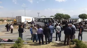Tatvan'da Trafik Kazası: 1 Ölü, 6 Yaralı