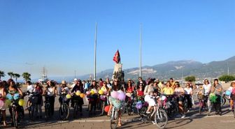 Süslü Kadınlar' İskenderun'da Bisiklet Turu Düzenlediler