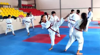 Foça Belediye Sporlu Taekwondocular kuşak sınavından geçti…