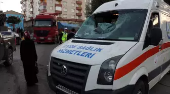 Erzurum'da Hasta Taşıyan Ambubans Kaza Yaptı: 2 Yaralı