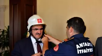 İtfaiyeciler Vali Karaloğlu'nu Ziyaret Etti