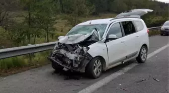 Tem'de Hafif Ticari Araç, Tır'a Çarptı: 1 Yaralı