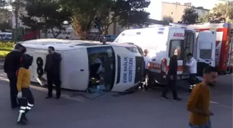 Otomobil Çarpan Ambulans Devrildi: 2 Yaralı