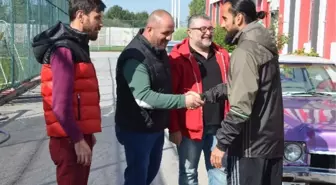 Maça Giremeyen Taraftarlar, Futbolculara Baklava İkram Etti