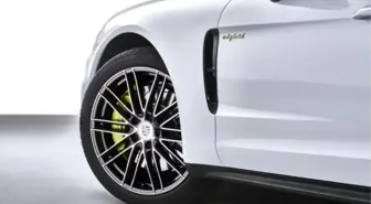 Panamera'nın yeni hibrit modeli Paris'te görücüye çıkıyor