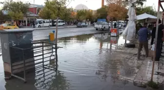 Gürpınar İlçe Merkezi Sular Altında Kaldı