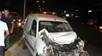 Antalya'da Zincirleme Kaza: 2 Yaralı