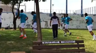 İzmirsporlu Futbolcular Parkta Isınarak Maça Çıktı