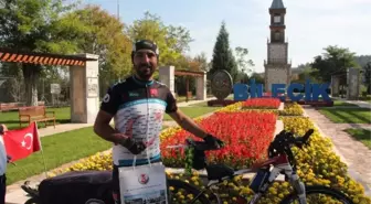 Barış' İçin Çıktığı Bisiklet Turuna 'Demokrasi'yi de Ekledi