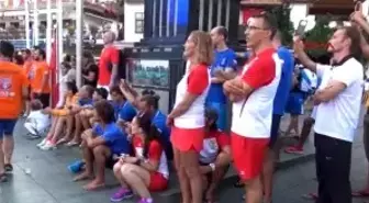 Rekortmen Sporcu, Madalyasını 10 Aylık Bebeğiyle Aldı