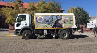 Çıldır Belediyesine Yol Süpürme ve Temizlik Aracı Hibe Edildi