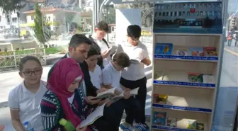 Otobüs Durağına Kitaplık