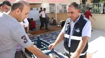 Silopi'de Cuma Namazı Çıkışı Vatandaşlara Aşure Dağıtıldı