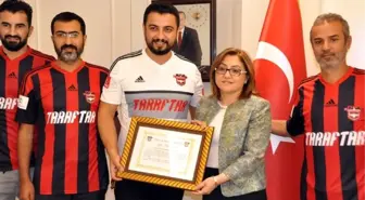 Fatma Şahin'e Gaziantepspor Onursal Başkanlık Unvanı Verildi