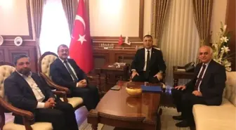 Vali Toprak Umre Daire Başkanı Çapcı ile Bir Araya Geldi