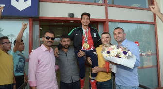 Çifte Şampiyona Coşkulu Karşılama