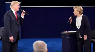 Clinton: Suriye'de Kürtleri Silahlandırmayı Değerlendiririm