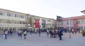 Depremde Zarar Gören Okul Tedbir Amacıyla Eğitime Kapatıldı