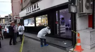 Görüntülü Haber) İzmir'de Soygun Girişimi, 2 Yaralı (1)