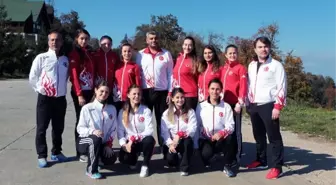 Kadın Karatecilerde Parola Şampiyonluk