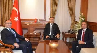 Karayolları Genel Müdürü Kartal Vali Toprak'ı Ziyaret Etti