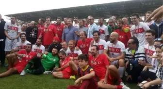 Vos 26 Üyeleri Ünlüler-efsaneler Maçında