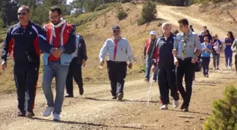 İzcilerle Görme Engelliler Dağ Başında Yürüyüş Yaptı