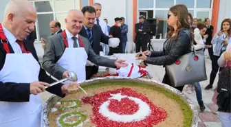 Tokat'ta Üniversite Öğrencilerine Aşure İkramı