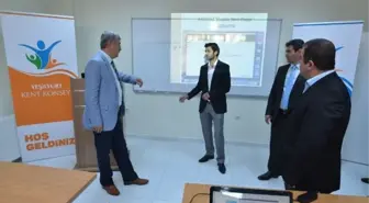 Yazılım Atölyesi Kursunda Uygulamalı ve Pratik Eğitimler Veriliyor