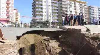 Su Sızıntısı Nedeniyle Kayan 13 Katlı Apartman Boşaltıldı