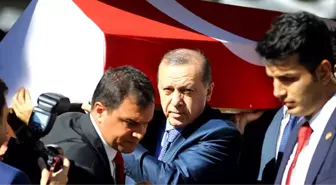 Kemal Unakıtan Son Yolculuğuna Uğurlandı, Erdoğan Kur'an Okudu