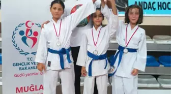 Karate Takımından 10 Madalya