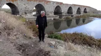 381 Yıllık Köprü, Definecilerin Hedefi Oldu