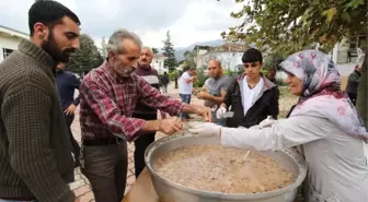 Akyazı Belediyesi Aşure Dağıttı