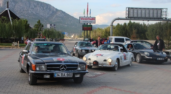 Klasik Otomobiller Görenlerini Hayran Bıraktı