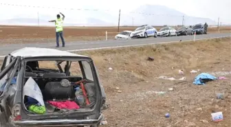 Otomobille Kamyonet Çarpıştı: 1 Ölü, 1'i Ağır 5 Yaralı