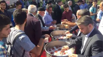 Şehzadeler'de Aşure İkramı Devam Ediyor