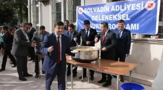 Bolvadin Adliyesinde Geleneksel Aşure Dağıtımına Devam Edildi