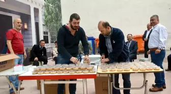 Karamürsel'de Aşure Dağıtıldı